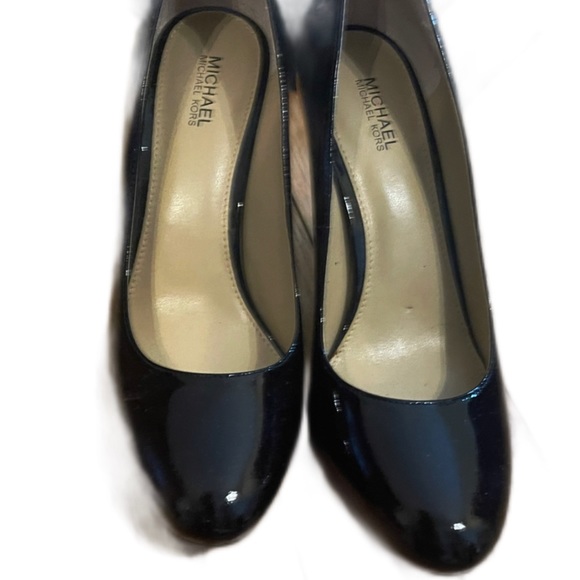 Michael Kors Paten Leather heels .with a gold trim Almost Brand new . Worn once - Picture 2 of 3